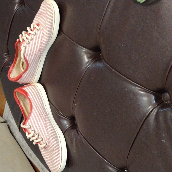 Ugg Eyan II Striped Seersucker Lace Canvas Red White - Picture 8 of 12